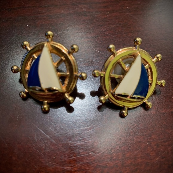 ⛴⚓️Cruise Time! ⛴⚓️Pin and Earrings - Picture 3 of 7